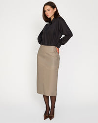 Non-Iron Twill In Black Button Up - Relaxed Fit